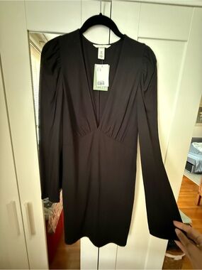 Black Long Sleeve V-Neck Women's Dress. Sz: M